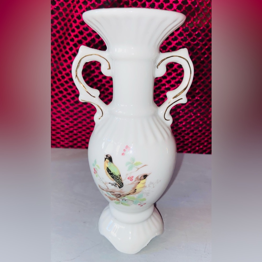 Pretty Bird Vase- Definitely Vintage, Hand Painted w/Gold Gilding & Parakeet’s🎄